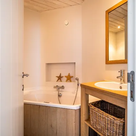 By The Sea With Jacuzzi, Cleaning Included * Koksijde